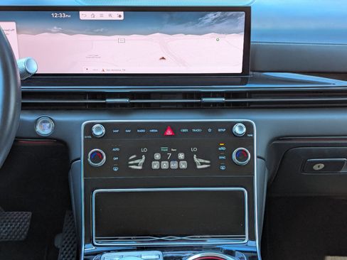 Used 2025 Genesis GV80 2.5T Standard image 18