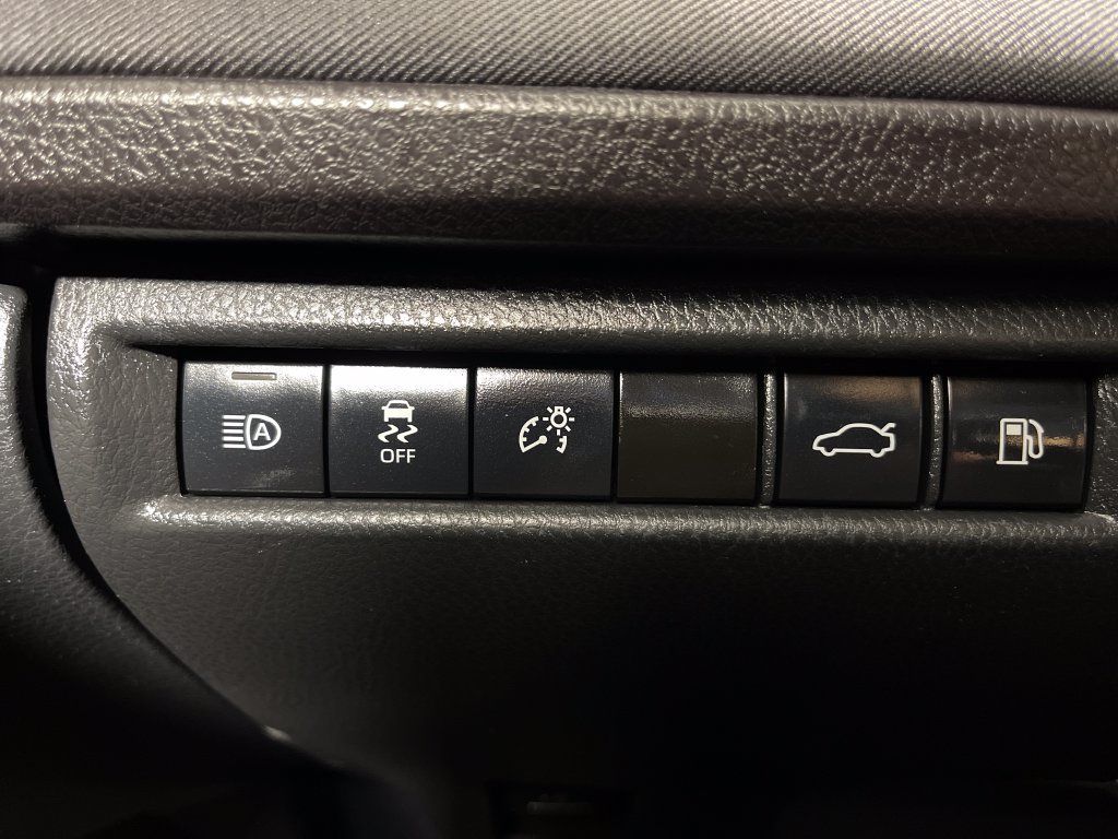 Used 2025 Toyota Camry LE FWD image 28
