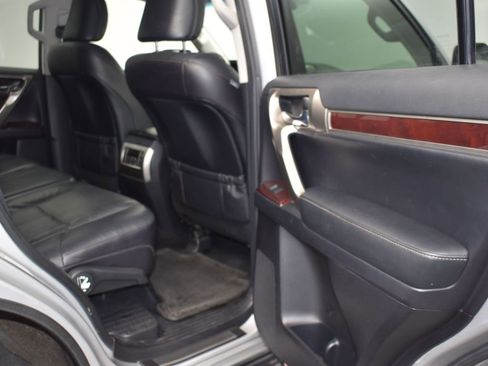 Used 2015 Lexus GX 460 image 17