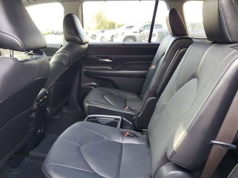Used 2024 Toyota Grand Highlander Platinum image 11