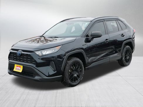 Used 2019 Toyota RAV4 LE image 3
