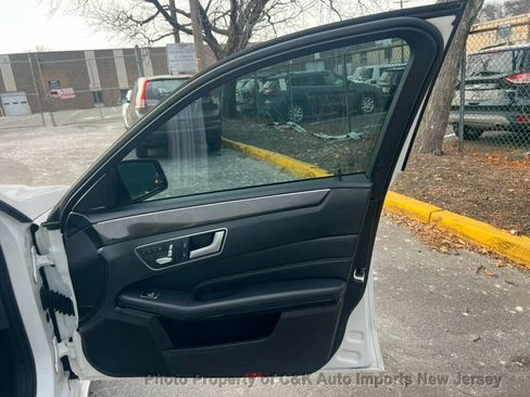 Used 2014 Mercedes-Benz E 350 Sedan image 30