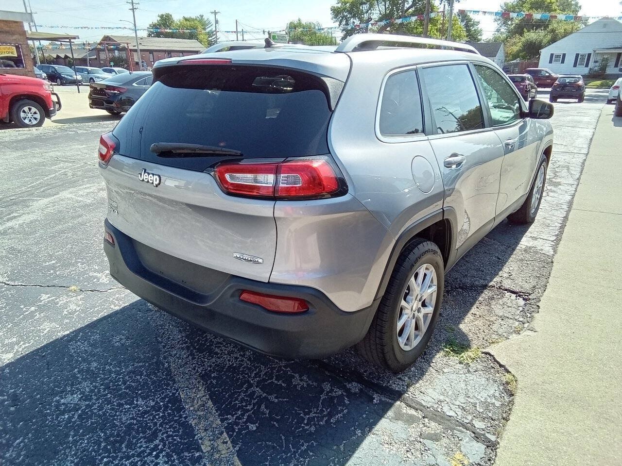 Used 2014 Jeep Cherokee Latitude w/ Cold Weather Group AWD/4WD image 9