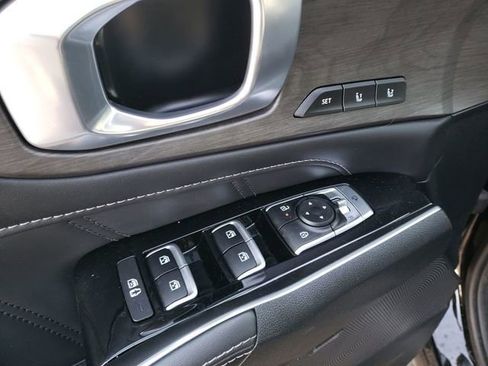 Used 2025 Kia Sorento SX Prestige image 17