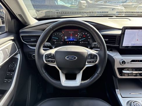 Used 2023 Ford Explorer XLT image 12