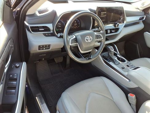 Used 2023 Toyota Highlander Platinum image 17