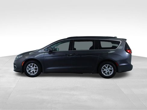 Used 2022 Chrysler Pacifica Touring-L image 9