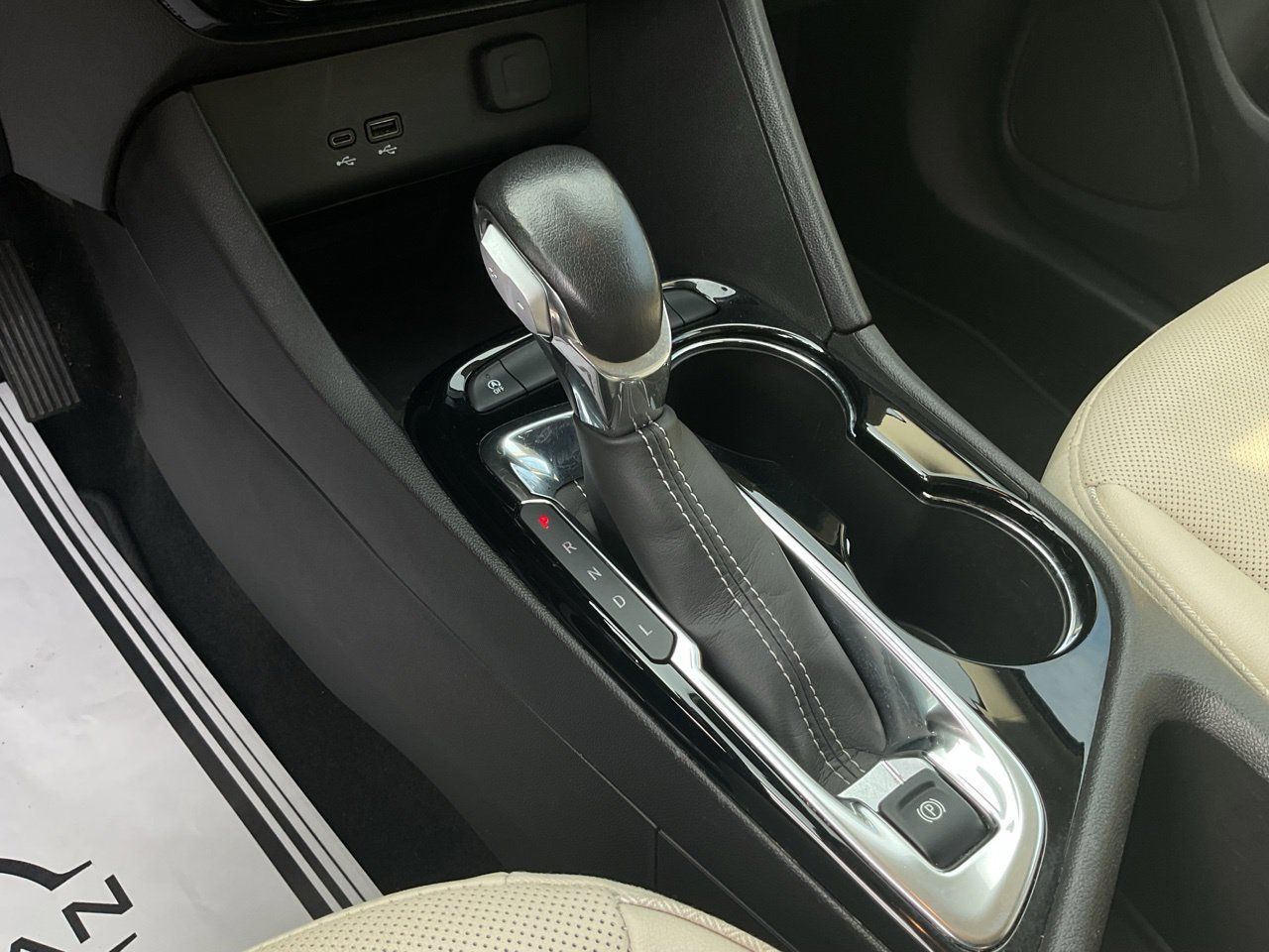 Used 2024 Buick Encore GX Sport Touring FWD image 22