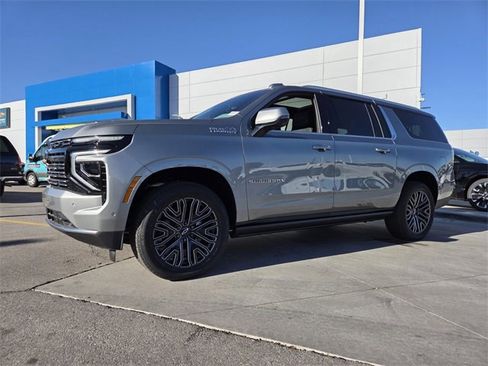 New 2025 Chevrolet Suburban High Country image 2