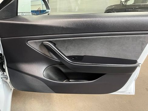 Used 2019 Tesla Model 3 RWD image 11