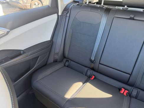 Used 2025 Volkswagen Taos SE image 39