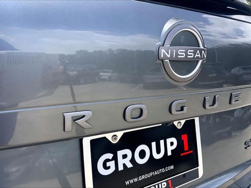 Used 2024 Nissan Rogue SV FWD image 30
