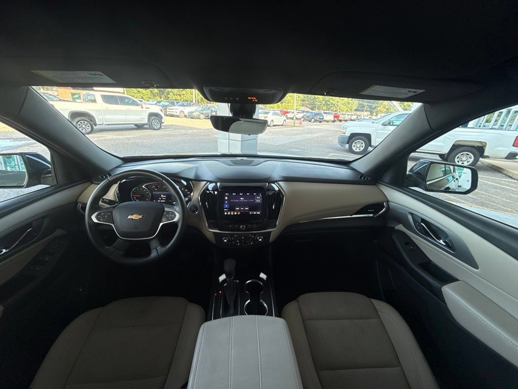Used 2023 Chevrolet Traverse LT FWD image 14