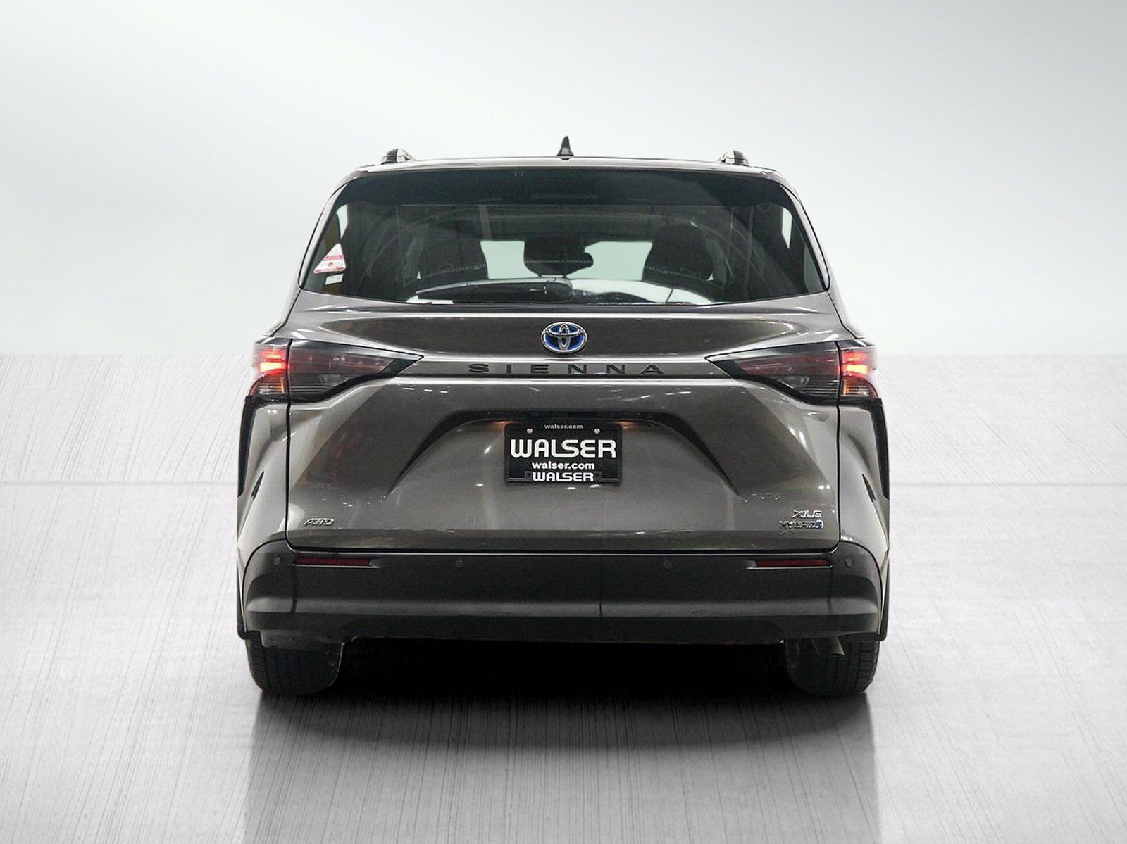 Used 2024 Toyota Sienna XLE AWD/4WD image 4
