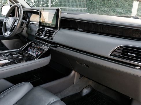 Used 2018 Lincoln Navigator Reserve w/ Technology Package image 17