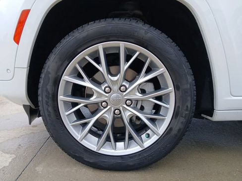Used 2022 Jeep Grand Cherokee Summit AWD/4WD image 9