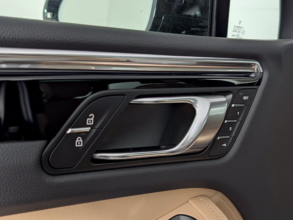 Certified 2026 Porsche Macan AWD/4WD image 26