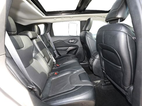 Used 2022 Jeep Cherokee Latitude Lux w/ Sun & Sound Group AWD/4WD image 22
