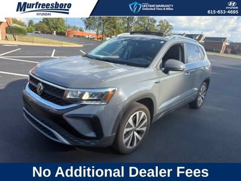 Used 2023 Volkswagen Taos SE w/ Panoramic Sunroof Package FWD image 1