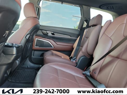 Certified 2024 Kia Telluride EX w/ EX Captain's Chair Package FWD image 15