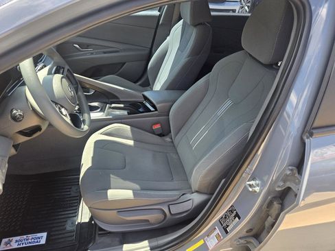 Used 2021 Hyundai Elantra SEL FWD image 9