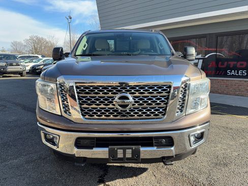 Used 2017 Nissan Titan SV image 2