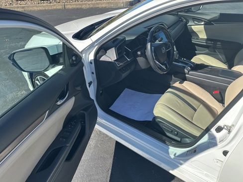 Used 2019 Honda Civic Touring image 16