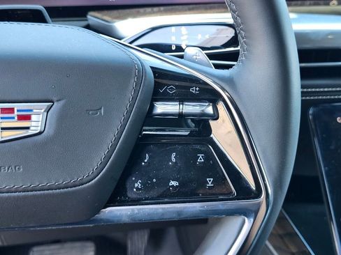 Certified 2026 Cadillac Escalade Platinum Sport w/ LPO, Floor Liner Package AWD/4WD image 31