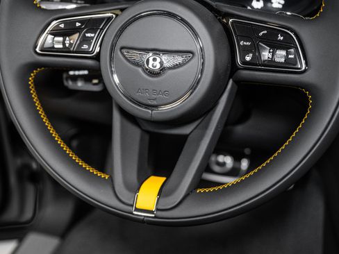 Used 2024 Bentley Bentayga Azure V8 image 50