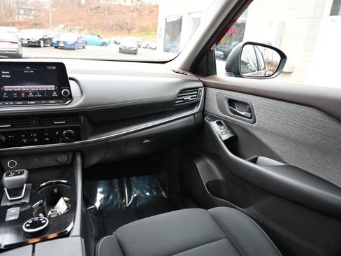 Used 2023 Nissan Rogue S image 13