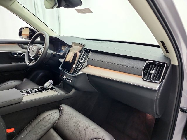 Used 2026 Volvo XC90 B6 Ultra w/ Protection Package Premier AWD/4WD image 17