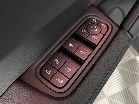 New 2026 Porsche Cayenne Coupe AWD/4WD image 26