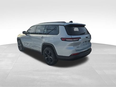 Used 2023 Jeep Grand Cherokee L Laredo image 8