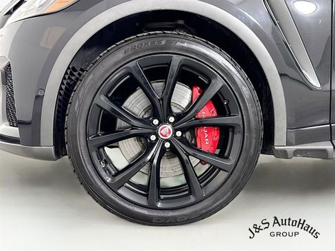Used 2020 Jaguar F-PACE SVR image 37