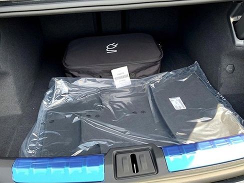 New 2025 Porsche Taycan image 20