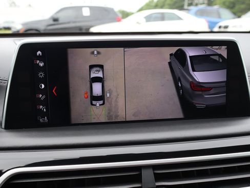 Used 2018 BMW 750i xDrive AWD/4WD image 32