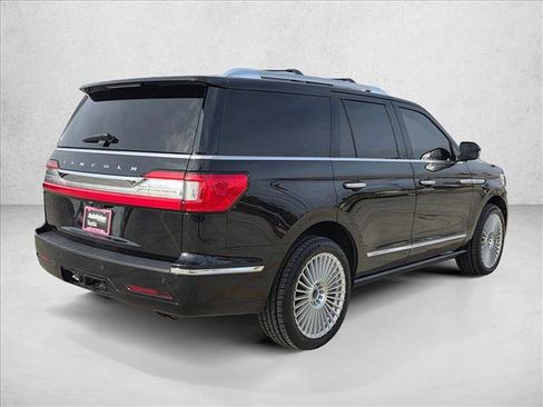 Used 2019 Lincoln Navigator Reserve image 5