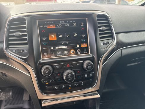 Used 2017 Jeep Grand Cherokee Limited image 25