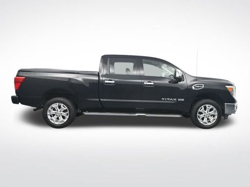 Used 2016 Nissan Titan SL image 4
