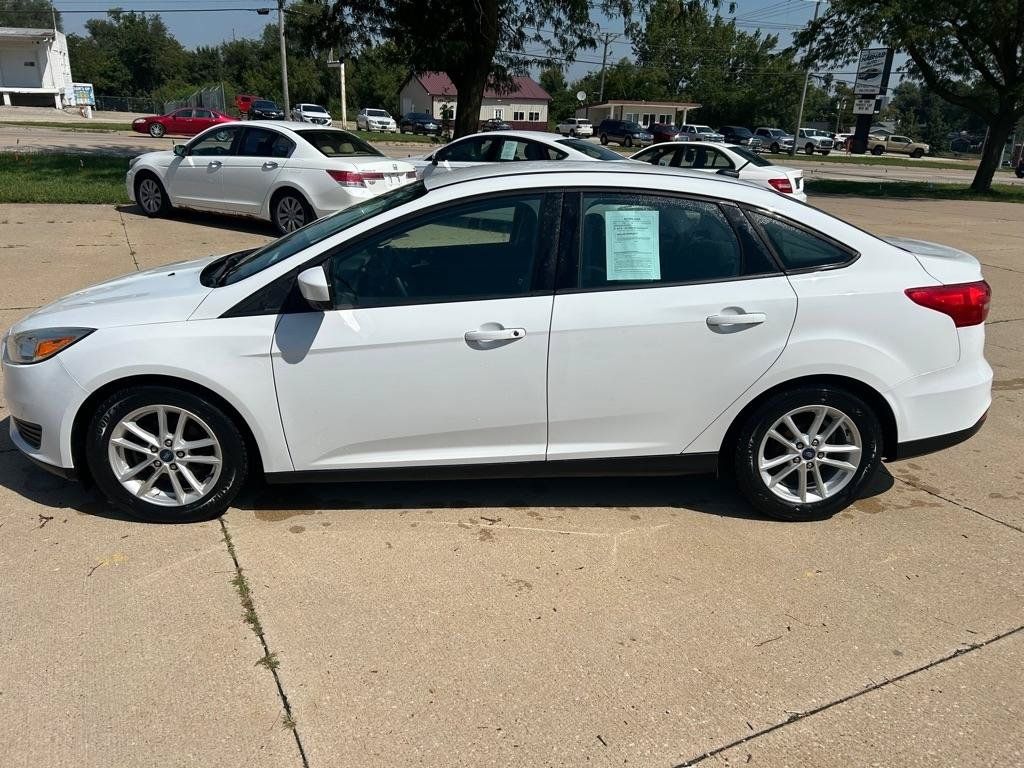 Used 2018 Ford Focus SE FWD image 2