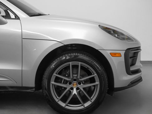 Used 2025 Porsche Macan image 11