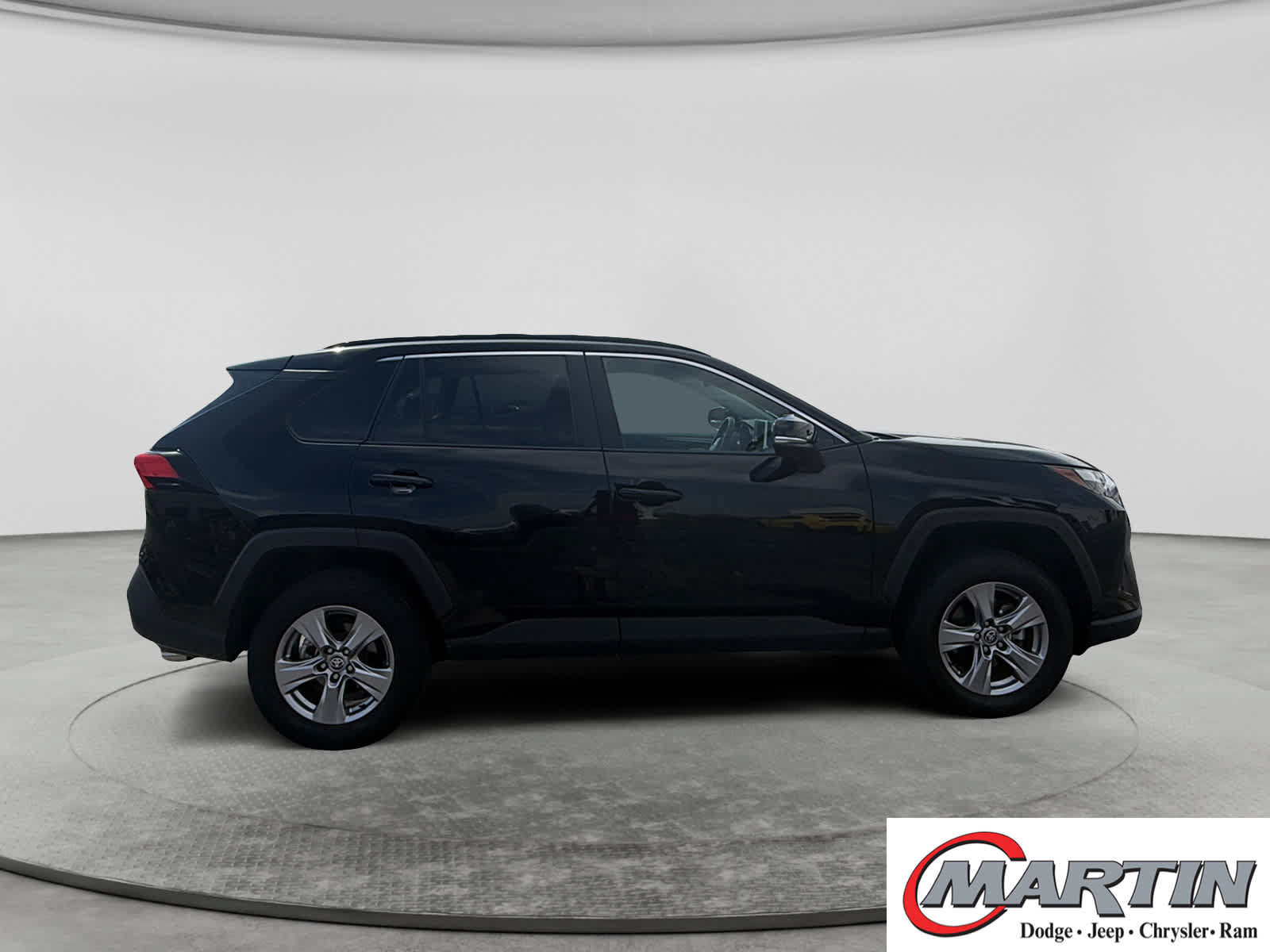 Used 2025 Toyota RAV4 XLE AWD/4WD image 4