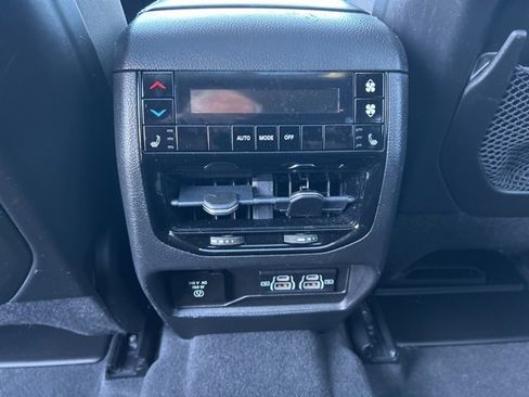 Used 2022 Jeep Grand Cherokee L Limited image 16