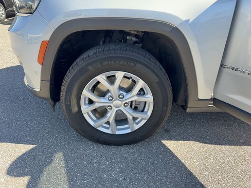 Used 2023 Jeep Grand Cherokee L Limited w/ Luxury Tech Group II image 39