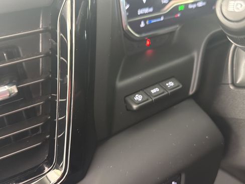 Used 2024 GMC Sierra 2500 AT4 w/ Technology Package AWD/4WD image 18