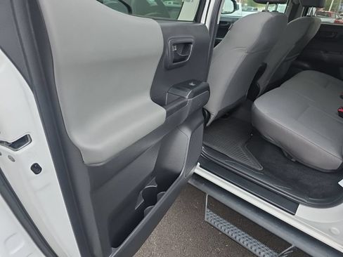 Used 2022 Toyota Tacoma SR AWD/4WD image 11