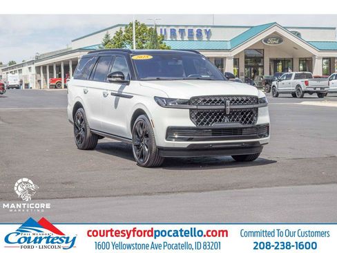 Used 2025 Lincoln Navigator Black Label AWD/4WD image 1