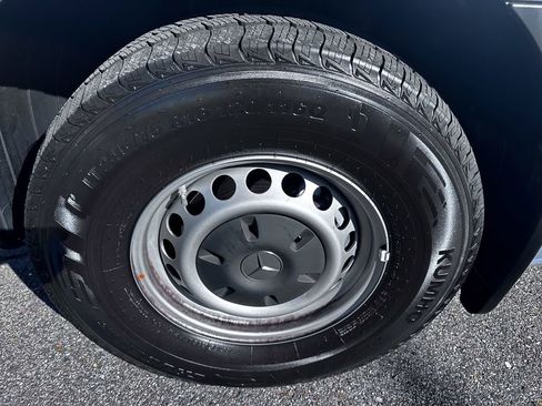 Used 2025 Mercedes-Benz Sprinter 2500 image 12