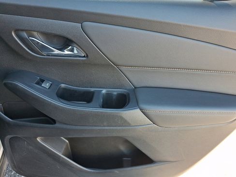 Used 2019 Chevrolet Traverse LT image 14