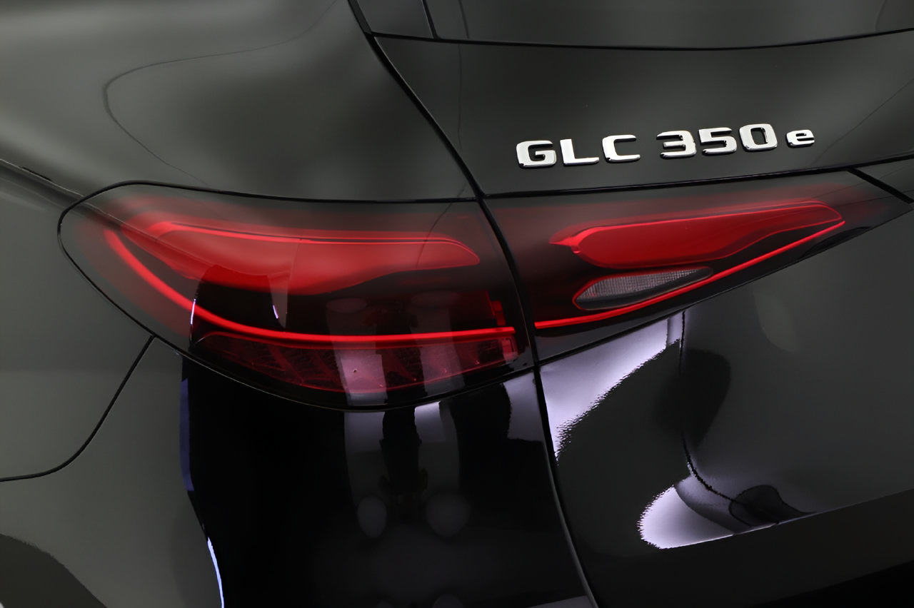 Certified 2025 Mercedes-Benz GLC 350e 4MATIC image 18